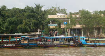 Lênh đênh trên sông Tiền cùng Ofer