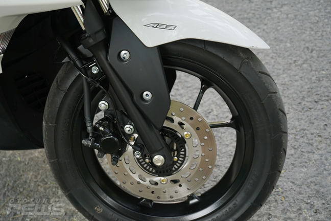 can canh nvx 155 mau xe tay ga moi cua yamaha