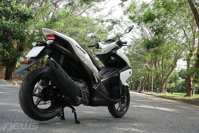 can canh nvx 155 mau xe tay ga moi cua yamaha