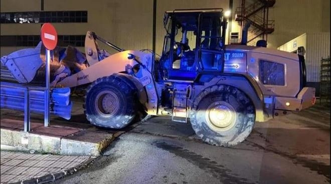 Bức xúc vì bị cho nghỉ việc, nhân viên Mercedes phá hủy 50 xe tại nhà máy