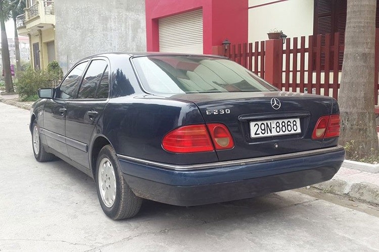 Mercedes-Benz E230 1996 biển đẹp rao bán chỉ 100 triệu đồng Mercedes-Benz E230 1996 biển đẹp rao bán chỉ 100 triệu đồng