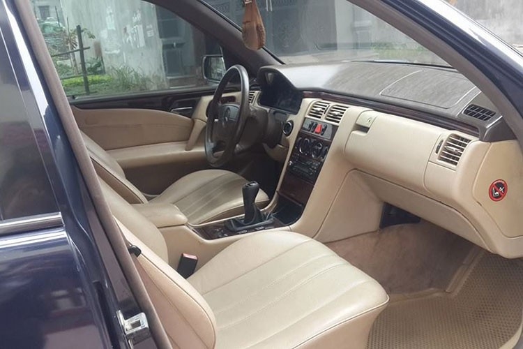 Mercedes-Benz E230 1996 biển đẹp rao bán chỉ 100 triệu đồng Mercedes-Benz E230 1996 biển đẹp rao bán chỉ 100 triệu đồng