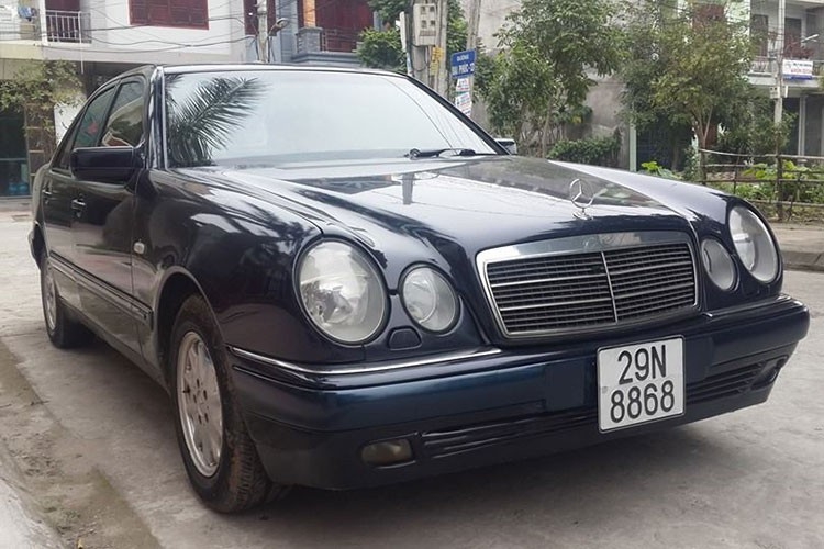 Mercedes-Benz E230 1996 biển đẹp rao bán chỉ 100 triệu đồng Mercedes-Benz E230 1996 biển đẹp rao bán chỉ 100 triệu đồng