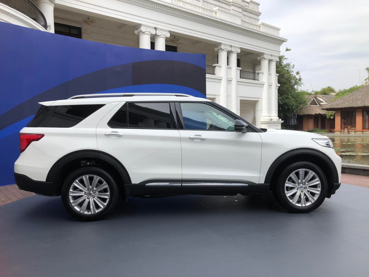 Giá lăn bánh Ford Explorer 2022 vừa ra mắt
