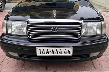 Toyota Crown 24 tuổi biển Toyota Crown 24 tuổi biển