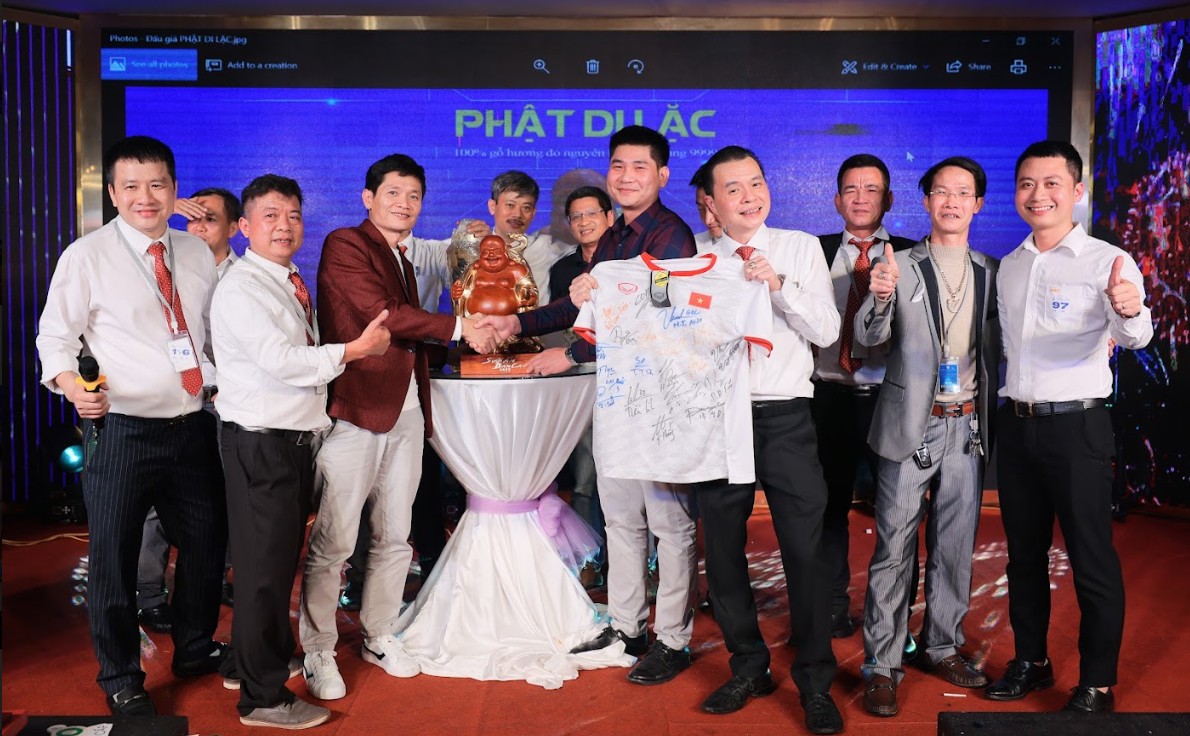 116 triệu đấu giá tượng Phật Di lặc thếp vàng Sưởi Ấm Bản Cao (SABC) 116 triệu đấu giá tượng Phật Di lặc thếp vàng Sưởi Ấm Bản Cao (SABC)