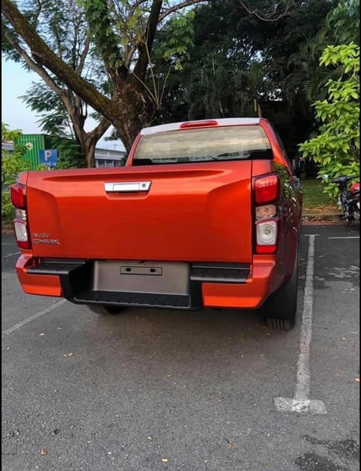 Lô Isuzu D-Max đầu tiên về đến đại lý, chỉ chờ ra mắt Lô Isuzu D-Max đầu tiên về đến đại lý, chỉ chờ ra mắt