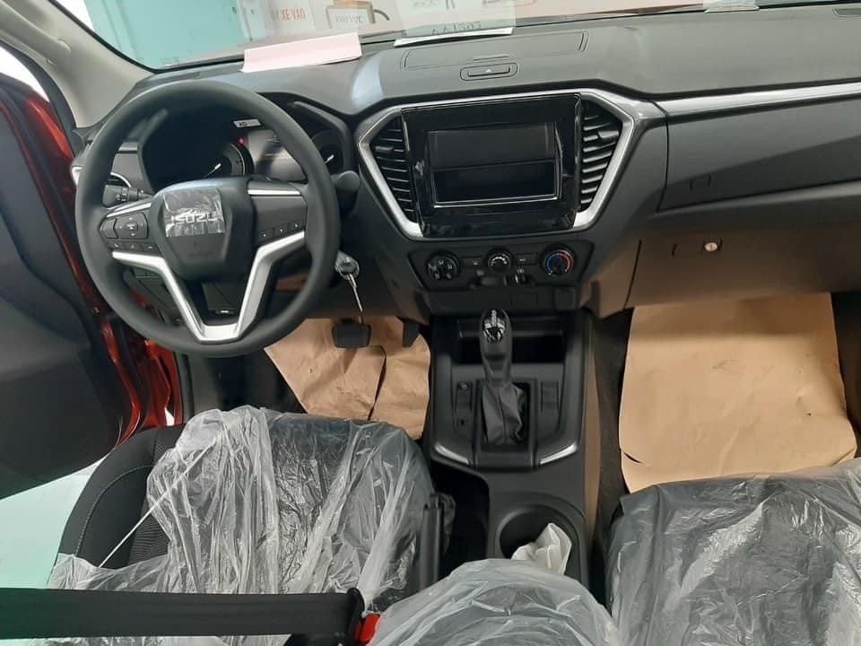 Lô Isuzu D-Max đầu tiên về đến đại lý, chỉ chờ ra mắt Lô Isuzu D-Max đầu tiên về đến đại lý, chỉ chờ ra mắt