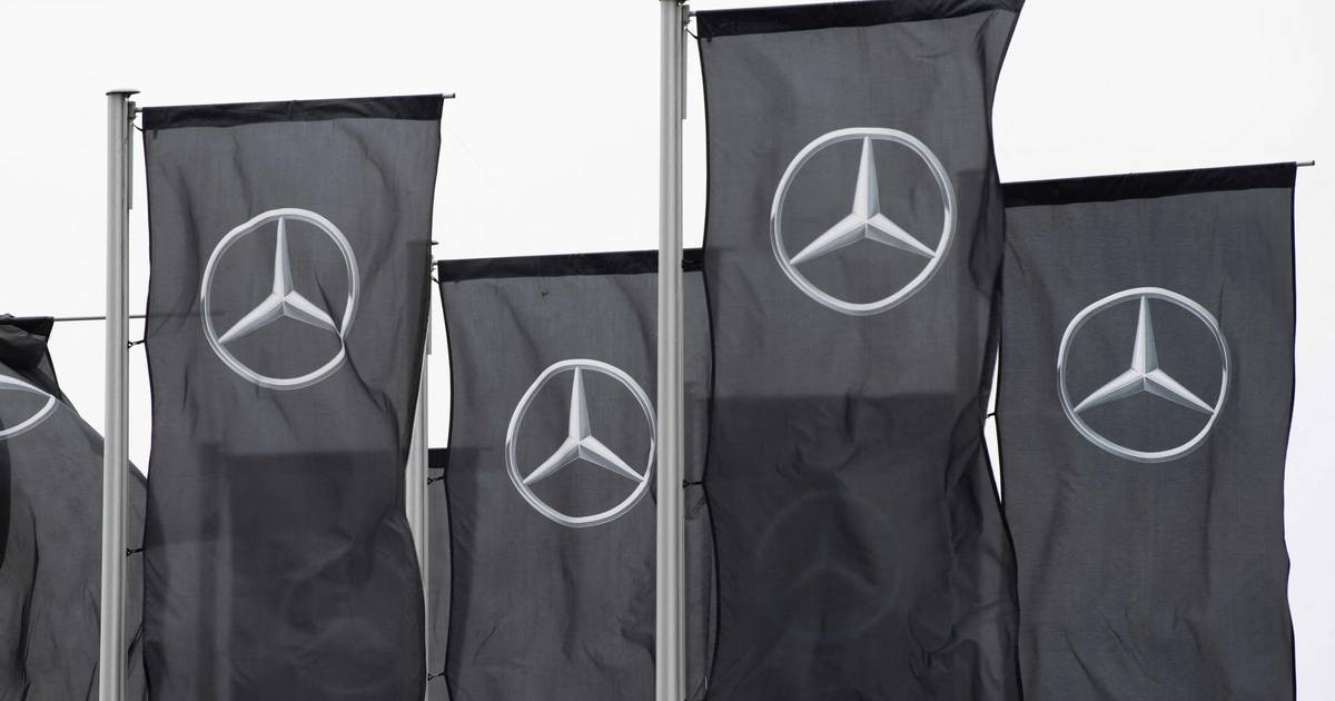 Hãng ô tô Daimler chính thức đổi tên thành Mercedes-Benz