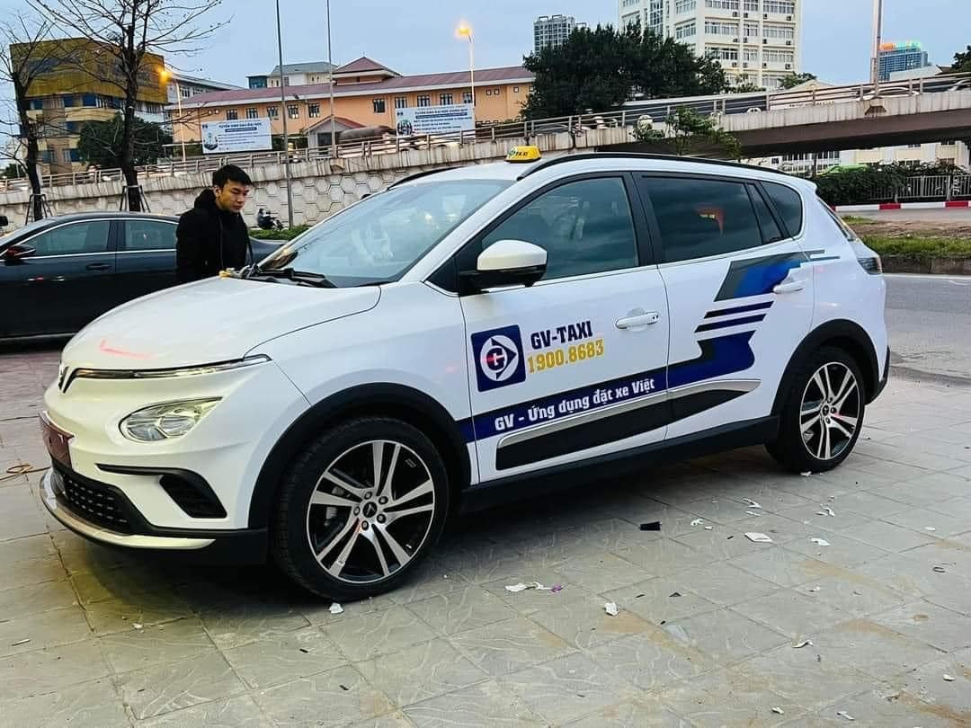 Thử dùng VF e34 làm xe taxi, lợi nhuận tăng 25% so với xe xăng Thử dùng VF e34 làm xe taxi, lợi nhuận tăng 25% so với xe xăng