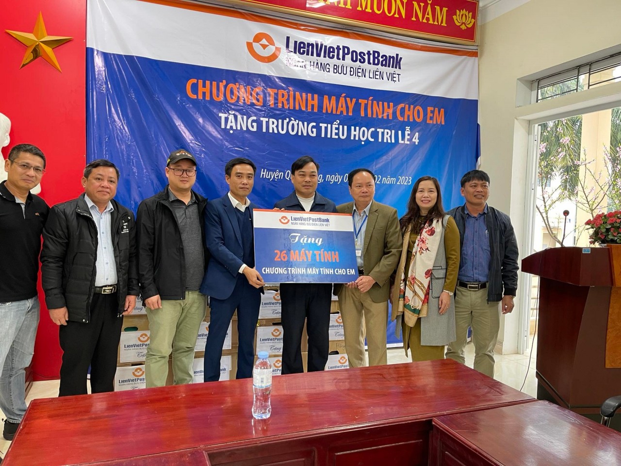 Trao tặng 26 bộ máy tính cho trường Tiểu học Tri Lễ 4 tại chương trình Sưởi ấm bản cao 2022 Trao tặng 26 bộ máy tính cho trường Tiểu học Tri Lễ 4 tại chương trình Sưởi ấm bản cao 2022