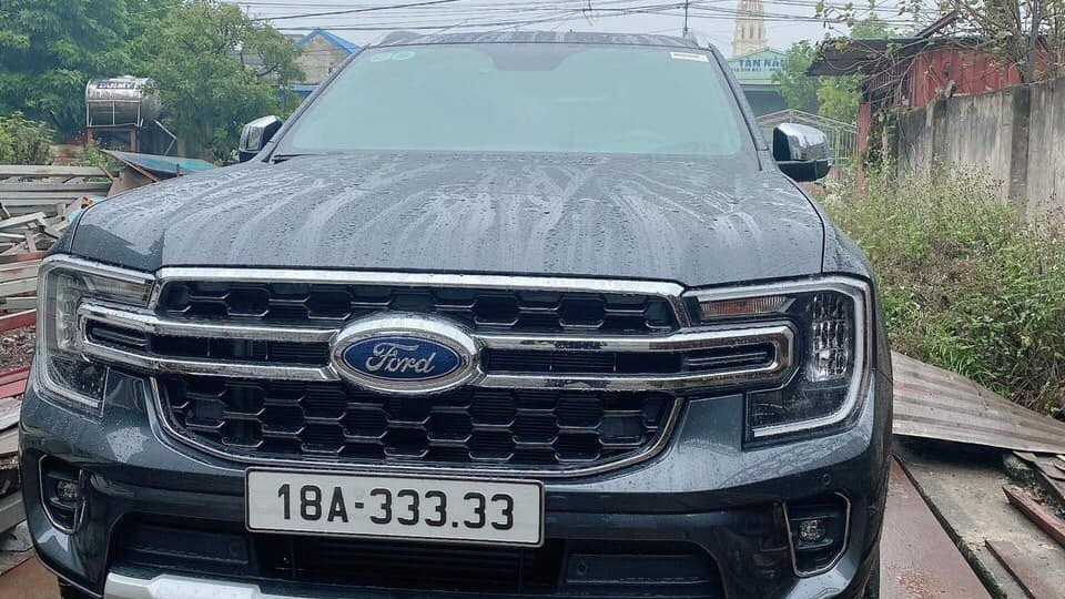 Ford Everest "ngũ quý 3" rao bán với giá 2,7 tỷ đồng