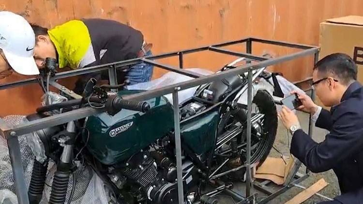 Lô 52 xe Brixton tiền tỷ 'mắc kẹt' tại cảng do nghi ngờ xuất xứ