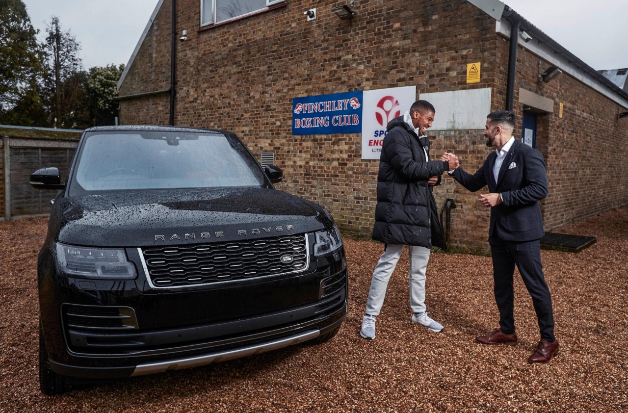 Range Rover SVAutobiography bản dành riêng cho tay đấm vô địch thế giới range rover svautobiography ban danh rieng cho tay dam vo dich the gioi