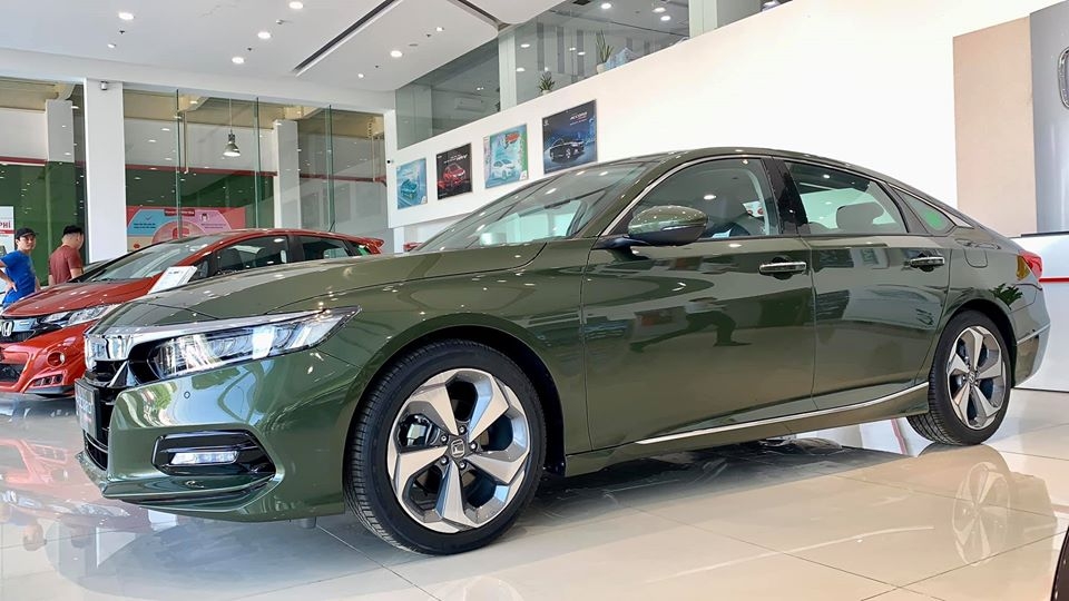 Cận cảnh Honda Accord màu xanh độc nhất tại Việt Nam