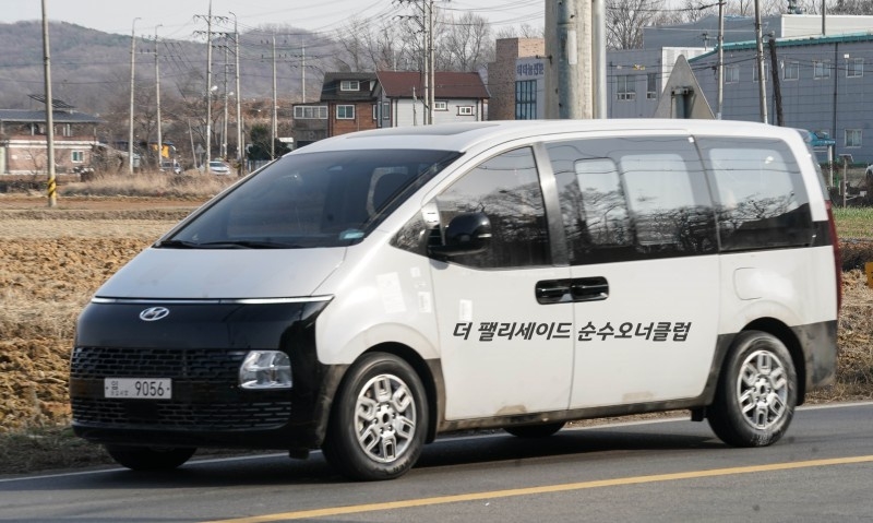 MPV mới nhất nhà Hyundai lộ diện trên đường thử MPV mới nhất nhà Hyundai lộ diện trên đường thử