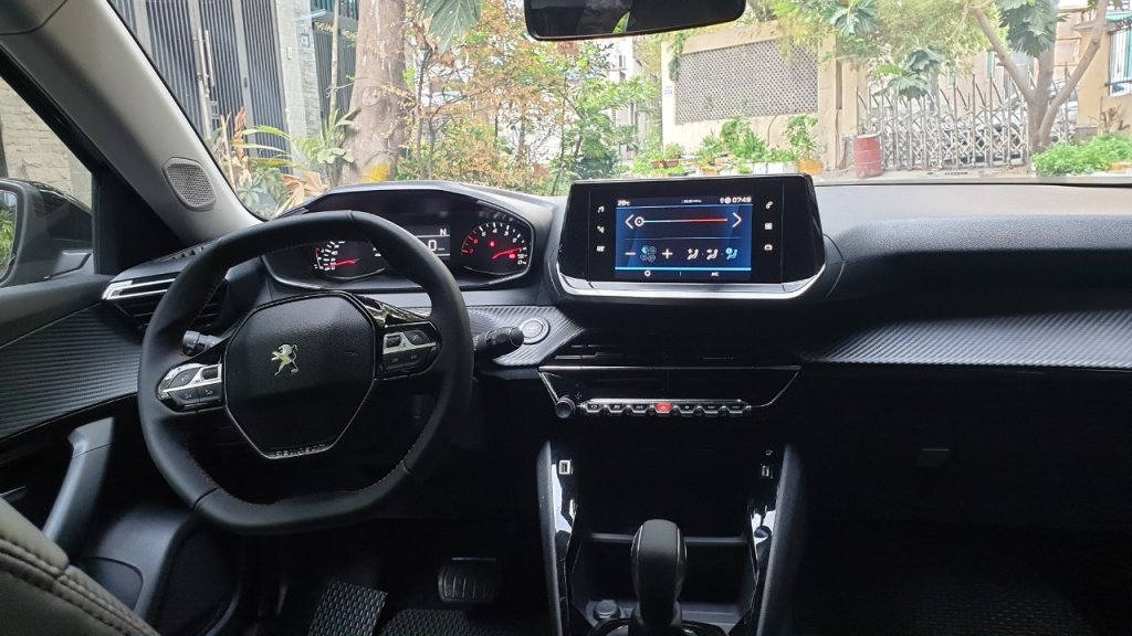 Người dùng Peugeot 2008 AT: Nội thất chỉ rộng ngang Vios Người dùng Peugeot 2008 AT: Nội thất chỉ rộng ngang Vios