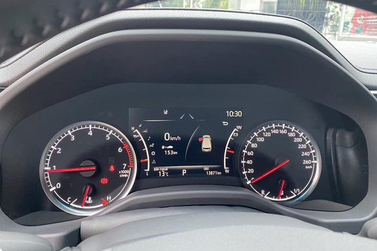 Toyota Land Cruiser LC300 chạy 13,000 km bán đắt hơn xe mới Toyota Land Cruiser LC300 chạy 13,000 km bán đắt hơn xe mới
