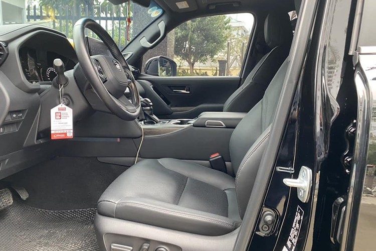 Toyota Land Cruiser LC300 chạy 13,000 km bán đắt hơn xe mới Toyota Land Cruiser LC300 chạy 13,000 km bán đắt hơn xe mới