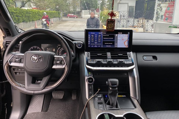 Toyota Land Cruiser LC300 chạy 13,000 km bán đắt hơn xe mới Toyota Land Cruiser LC300 chạy 13,000 km bán đắt hơn xe mới