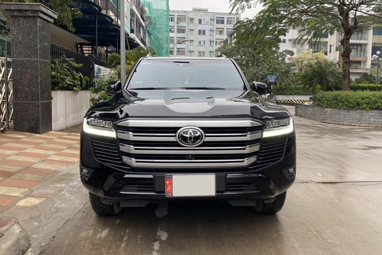 Toyota Land Cruiser LC300 chạy 13,000 km bán đắt hơn xe mới Toyota Land Cruiser LC300 chạy 13,000 km bán đắt hơn xe mới