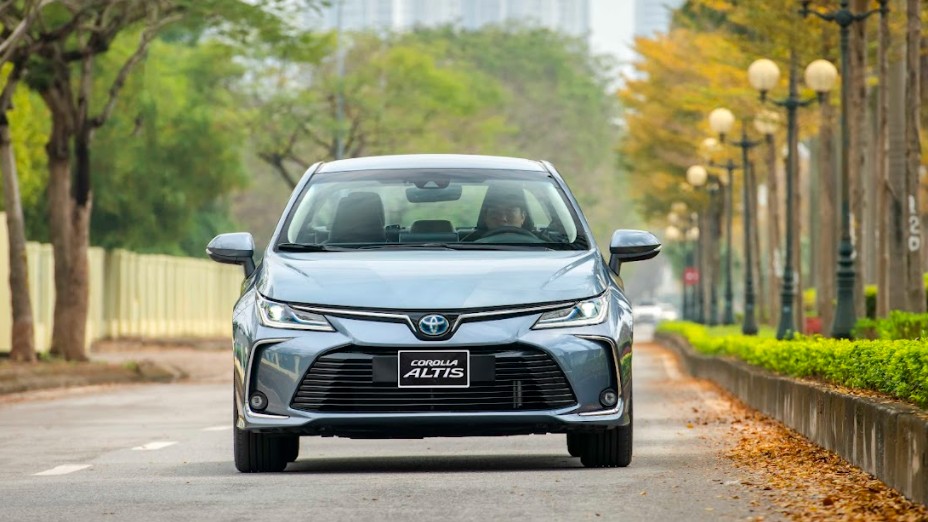 Toyota Corolla Altis mất 5 tháng để leo lên đỉnh phân khúc