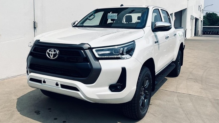 Toyota Hilux 2023 đã bắt đầu xuất hiện tại các đại lý