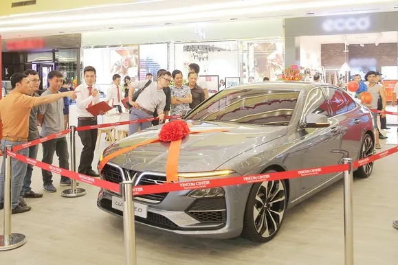 VinFast đóng cửa hệ thống showroom tại các trung tâm thương mại vinfast dong cua he thong showroom tai ca c trung tam thuong ma i