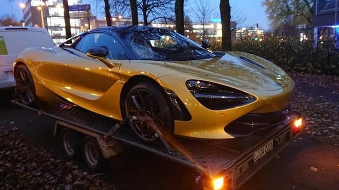 Hình ảnh McLaren 720S Spider thứ 4 vừa cập bến Việt Nam