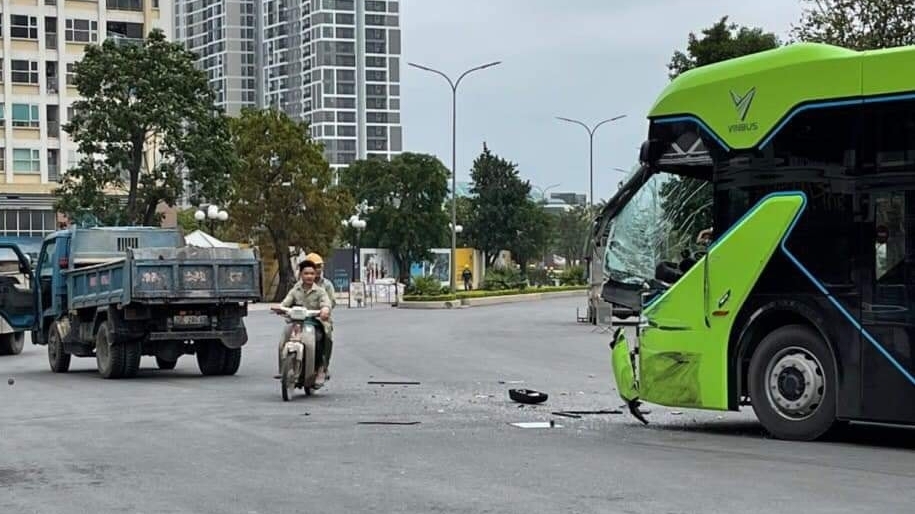 Bus điện VinFast vừa sử dụng đã gặp tai nạn