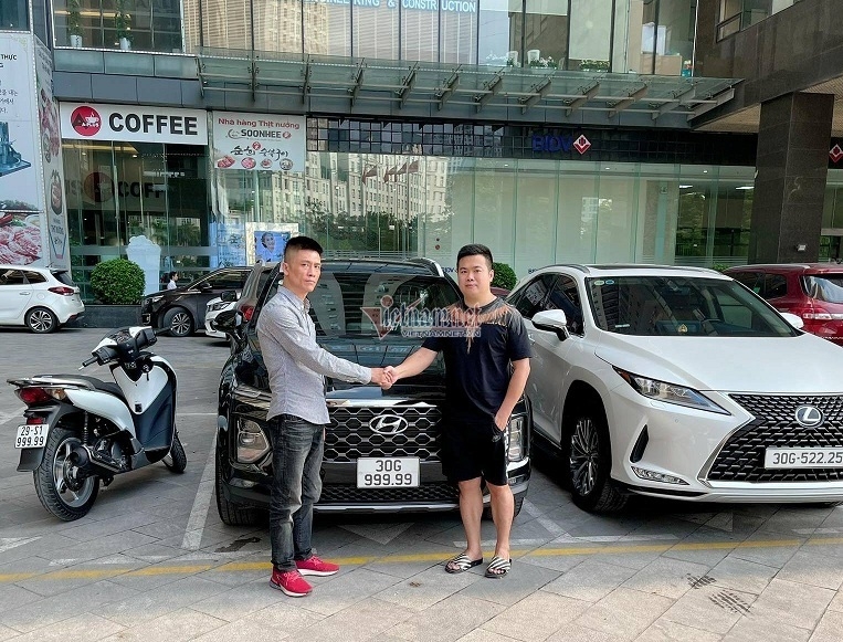 Hyundai SantaFe tăng giá lên gần 4 tỷ nhờ trúng biển Hyundai SantaFe tăng giá lên gần 4 tỷ nhờ trúng biển