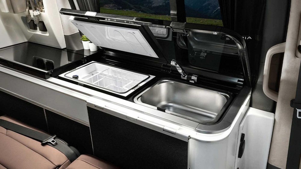 Hyundai Staria thêm phiên bản cắm trại