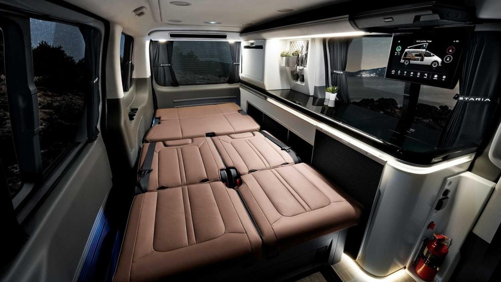 Hyundai Staria thêm phiên bản cắm trại
