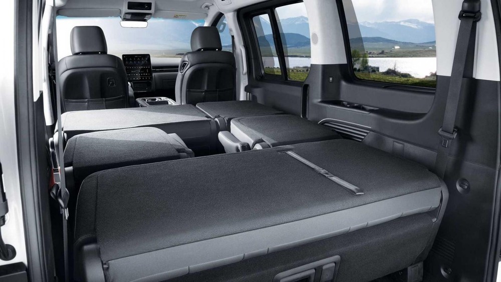 Hyundai Staria thêm phiên bản cắm trại