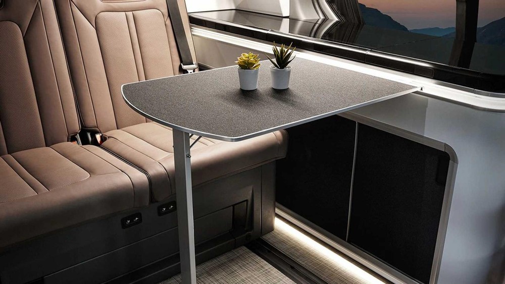 Hyundai Staria thêm phiên bản cắm trại