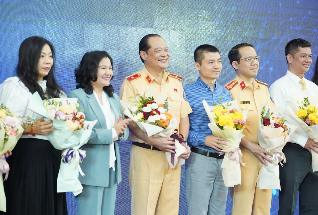 Chương trình Sáng kiến An toàn giao thông Việt Nam năm 2023 chính thức khởi động Chương trình Sáng kiến An toàn giao thông Việt Nam năm 2023 chính thức khởi động