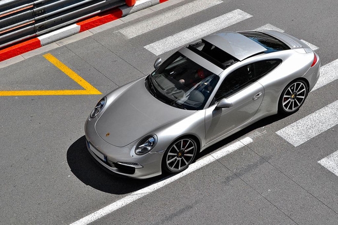 Cửa sổ trời ô tô Sunroof và Moonroof, Panoramic Roof đã phát triển như thế nào? cua so troi o to sunroof va moonroof khac nhau nhu the nao