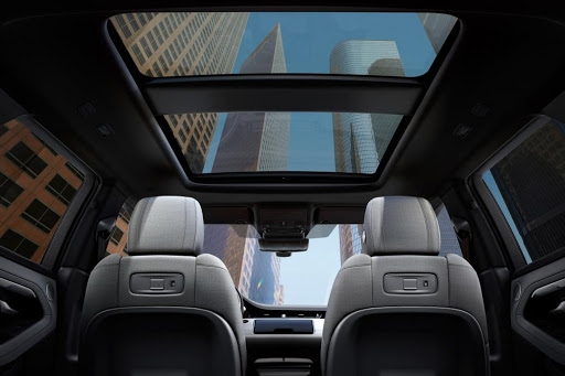 Cửa sổ trời ô tô Sunroof và Moonroof, Panoramic Roof đã phát triển như thế nào? cua so troi o to sunroof va moonroof khac nhau nhu the nao