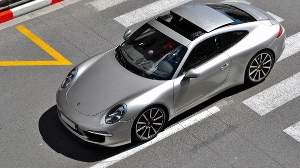 Phân biệt cửa sổ trời Sunroof và Moonroof, Panoramic Roof