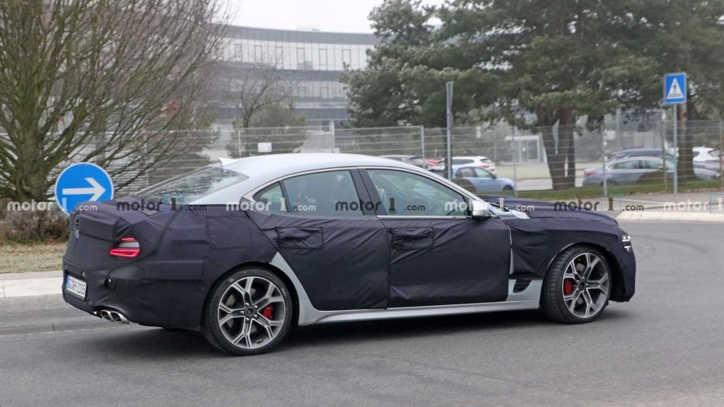 Chạy thử trên đường, Genesis G70 facelift để lộ thiết kế đèn mới chay thu tren duong genesis g70 facelift de lo thiet ke den moi