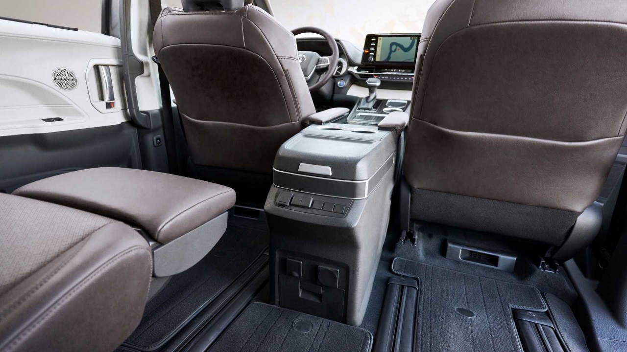 toyota sienna 2021 ra mat bo sung them phien ban dong co hybrid