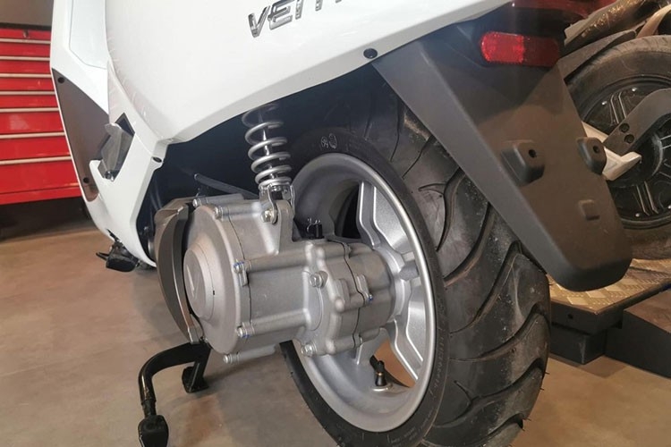 Ảnh thực tế xe máy điện VinFast Vento sắp ra mắt