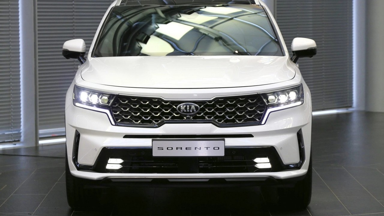 Kia Sorento "kênh" giá vì logo mới