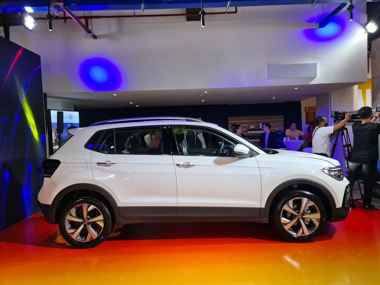 Volkswagen T-Cross ra mắt, giá từ 1,1 tỷ đồng