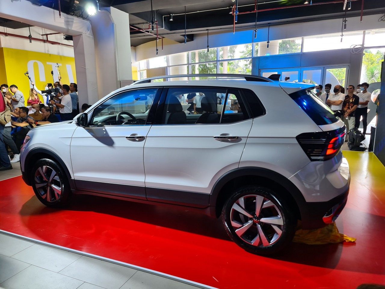 Volkswagen T-Cross ra mắt, giá từ 1,1 tỷ đồng