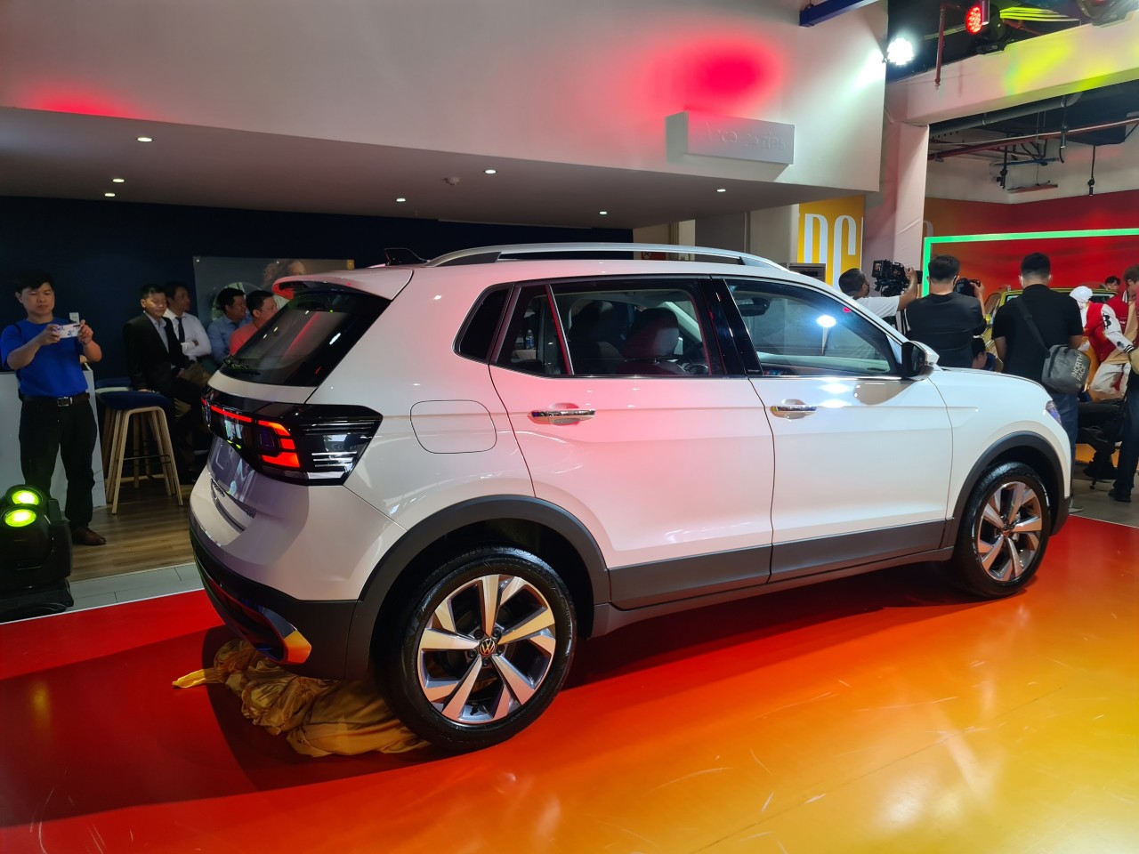 Volkswagen T-Cross ra mắt, giá từ 1,1 tỷ đồng