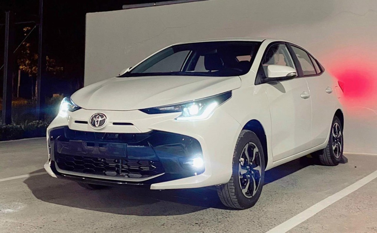 Những chiếc Toyota Vios 2023 đầu tiên bày sẵn ở đại lý, bản G CVT nhiều nâng cấp Những chiếc Toyota Vios 2023 đầu tiên bày sẵn ở đại lý, bản G CVT nhiều nâng cấp