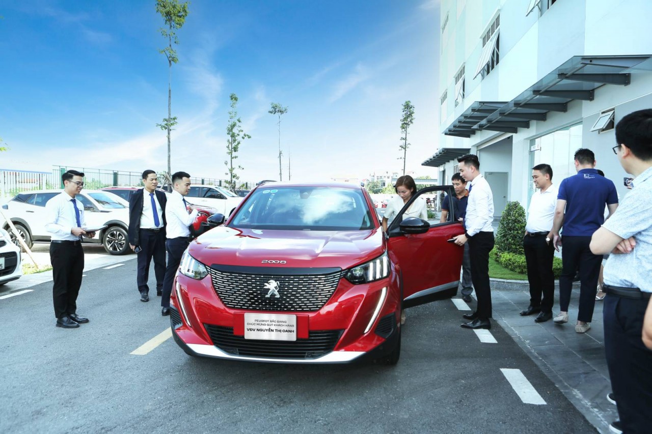 Thaco Auto hoàn tất thủ tục trao tặng Peugeot 2008 cho Nguyễn Thị Oanh Thaco Auto hoàn tất thủ tục trao tặng Peugeot 2008 cho Nguyễn Thị Oanh