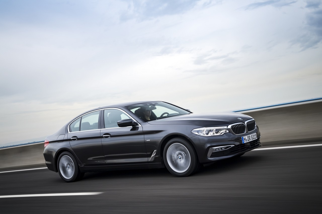 BMW 520i giảm giá 390 triệu, tăng thời hạn bảo hành lên đến 5 năm bmw 520i giam gia 390 trieu tang thoi han bao hanh len den 5 nam
