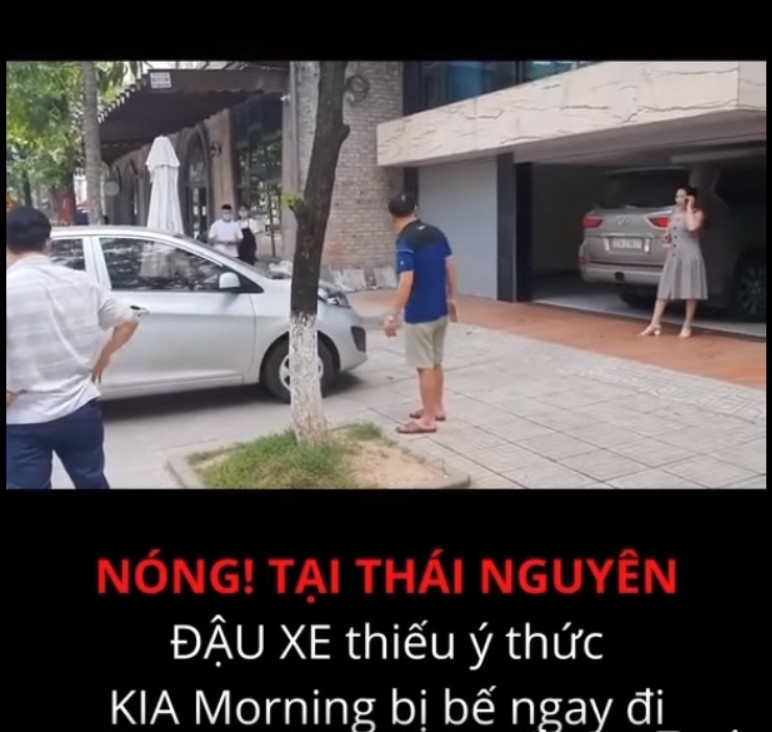 Đỗ xe ngang ngược, Kia Morning đang khoá phanh tay bị kéo từ hè xuống đường Đỗ xe ngang ngược, Kia Morning đang khoá phanh tay bị kéo từ hè xuống đường